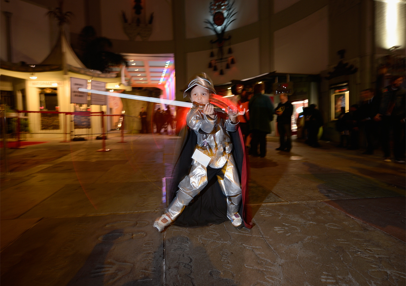 Illustration for article titled The Awesome Cosplay and Excitement of Star Wars: The Force Awakens' Opening Night